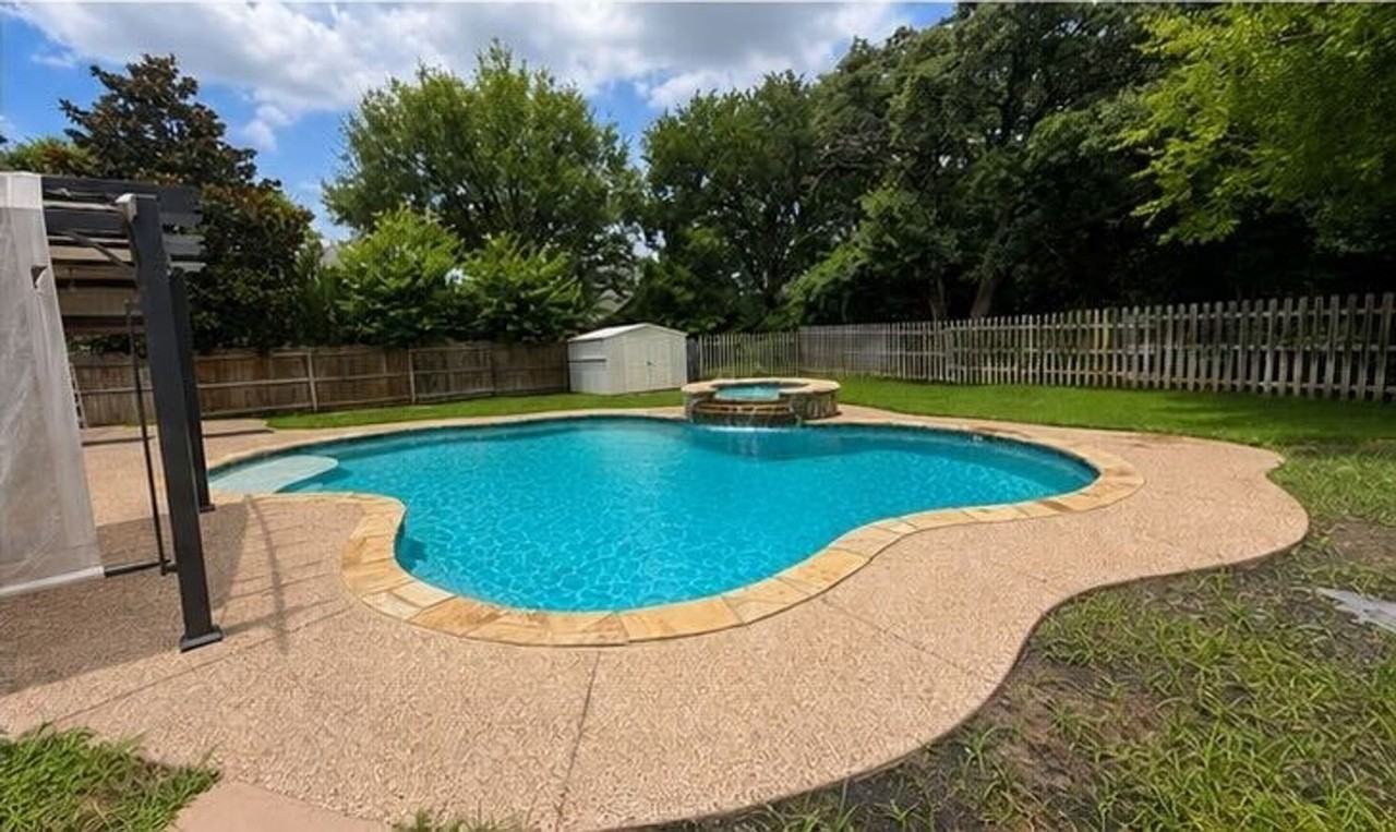 1933 Parktree Dr - Photo 6 of 9