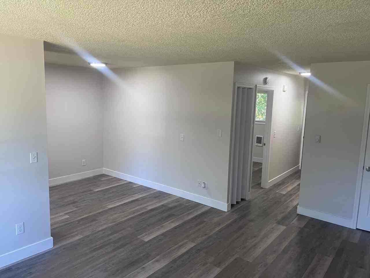 7037 Se Woodward St - Photo 3 of 10