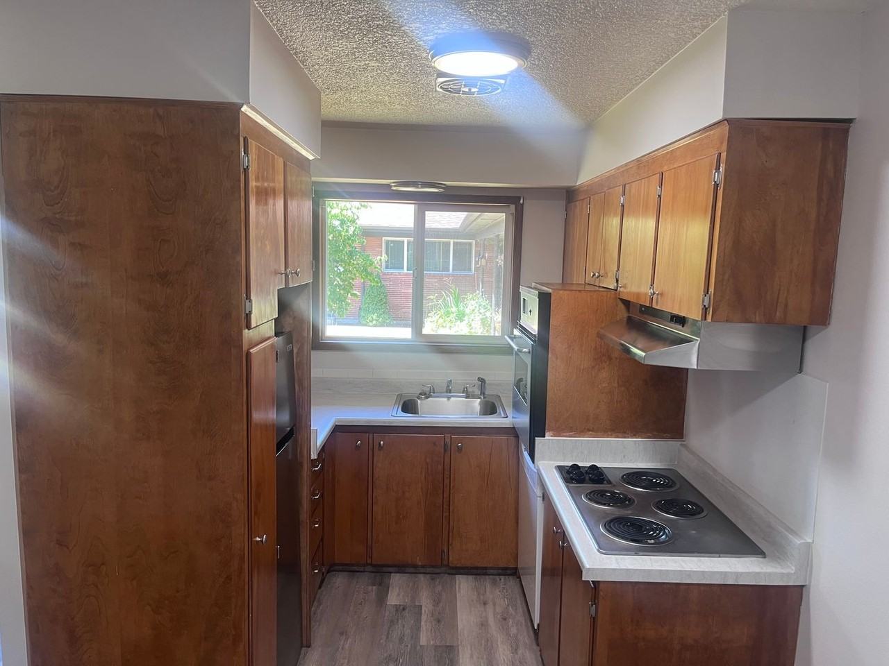 7037 Se Woodward St - Photo 6 of 10