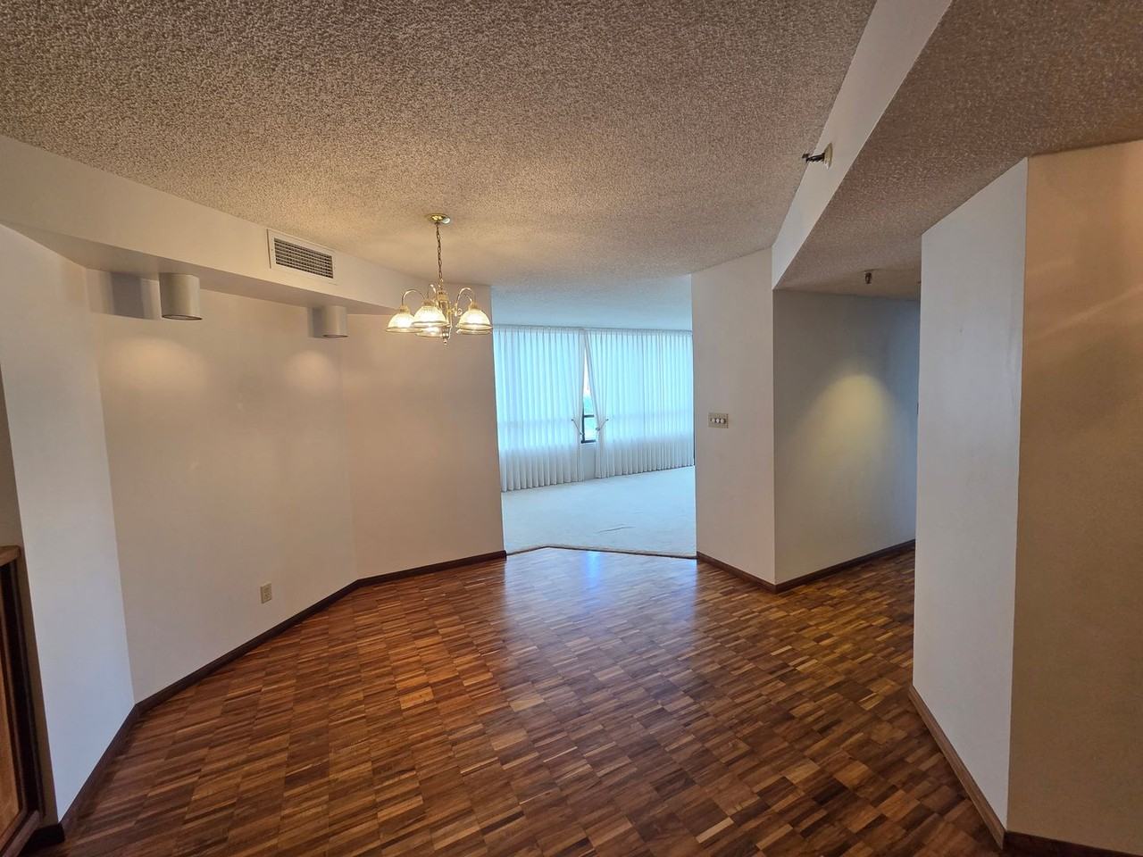 1525 Wilder Ave - Photo 5 of 21