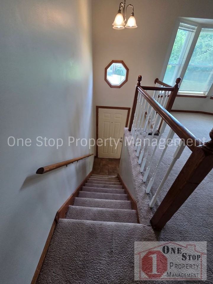 7902 Nw 79th Pl - Photo 3 of 27