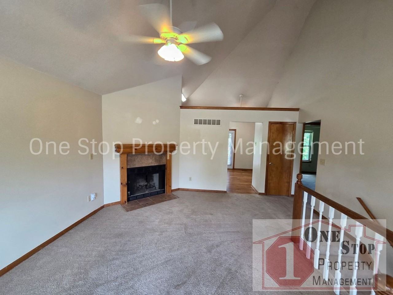 7902 Nw 79th Pl - Photo 4 of 27