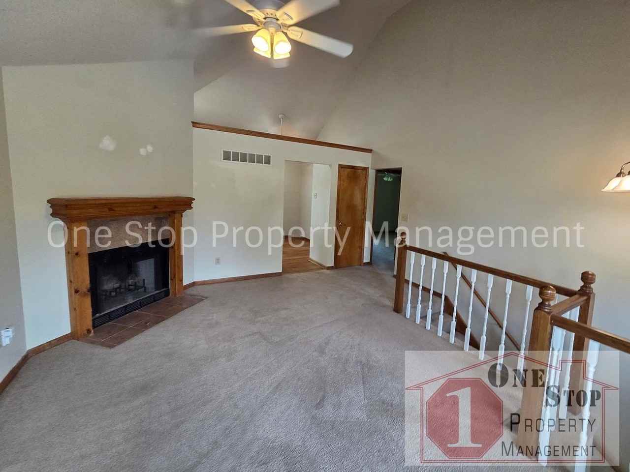 7902 Nw 79th Pl - Photo 5 of 27