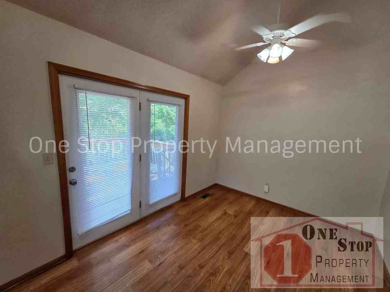 7902 Nw 79th Pl - Photo 7 of 27