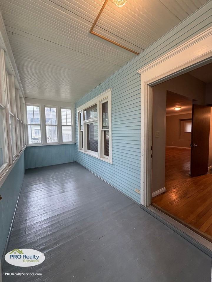 826 Thomas Ave - Photo 3 of 26