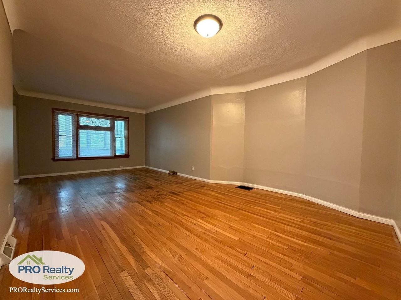 826 Thomas Ave - Photo 5 of 26