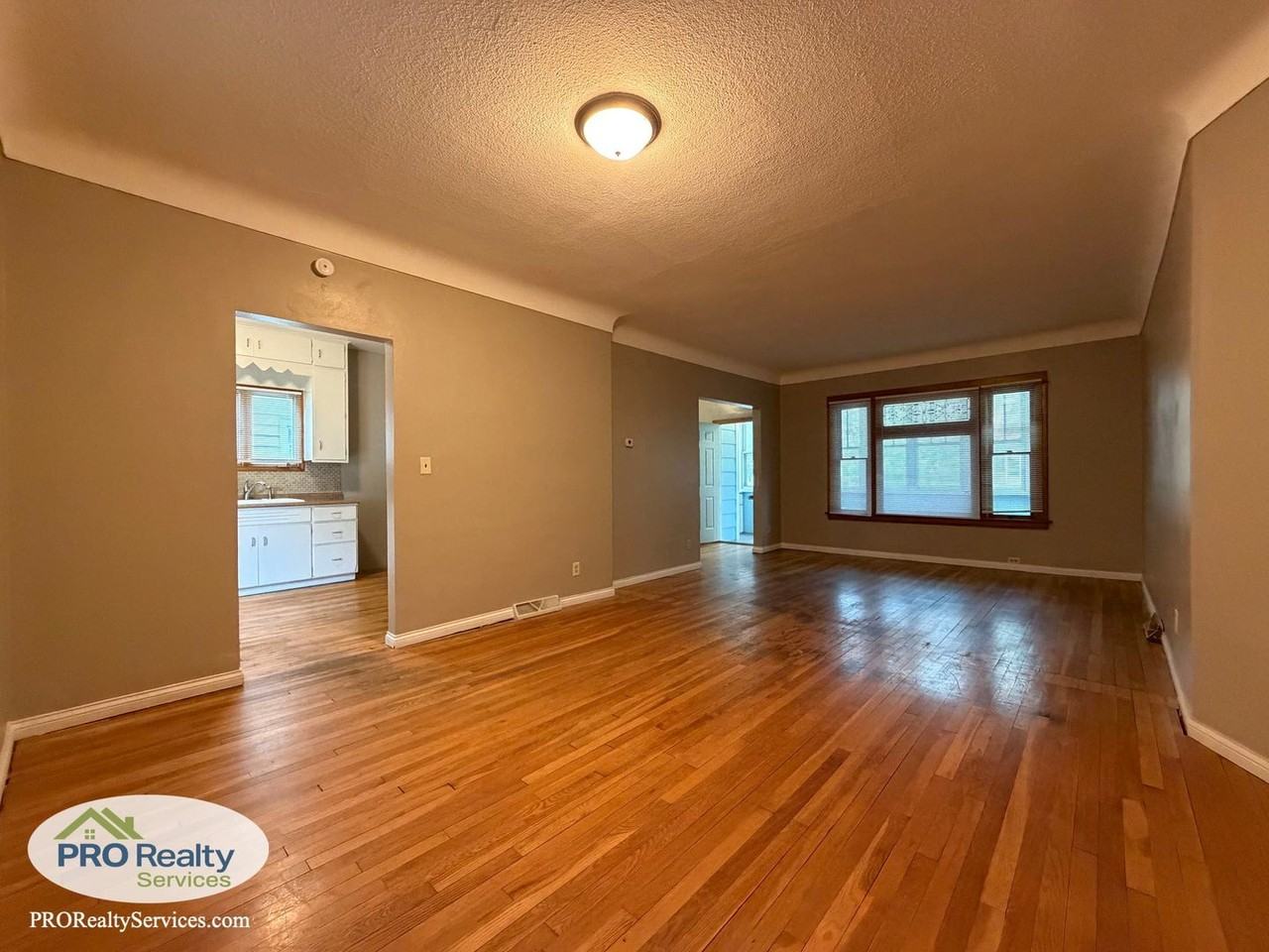 826 Thomas Ave - Photo 6 of 26