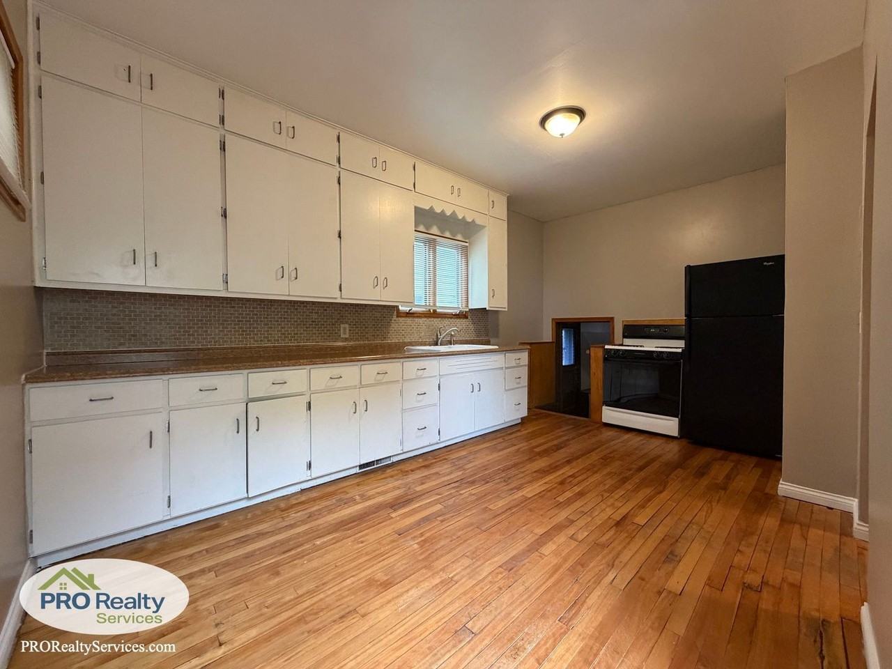 826 Thomas Ave - Photo 7 of 26
