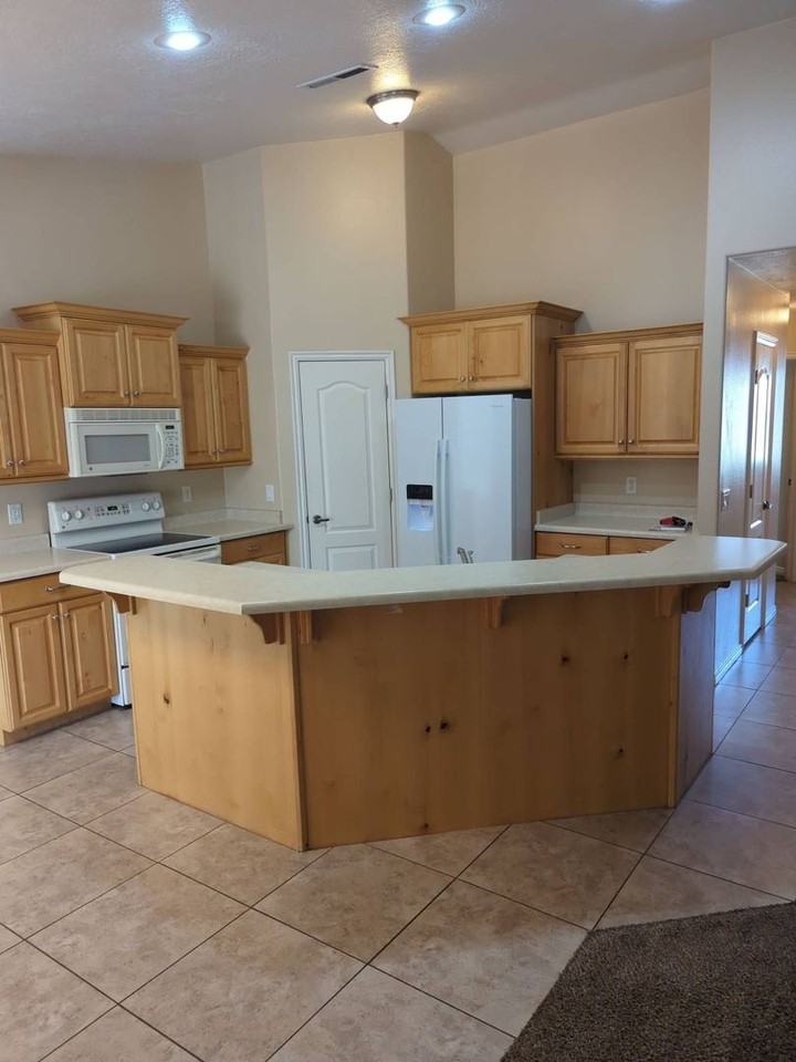 2151 W 1800 N - Photo 3 of 7
