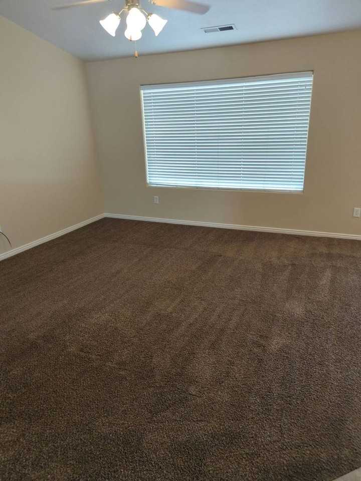 2151 W 1800 N - Photo 4 of 7