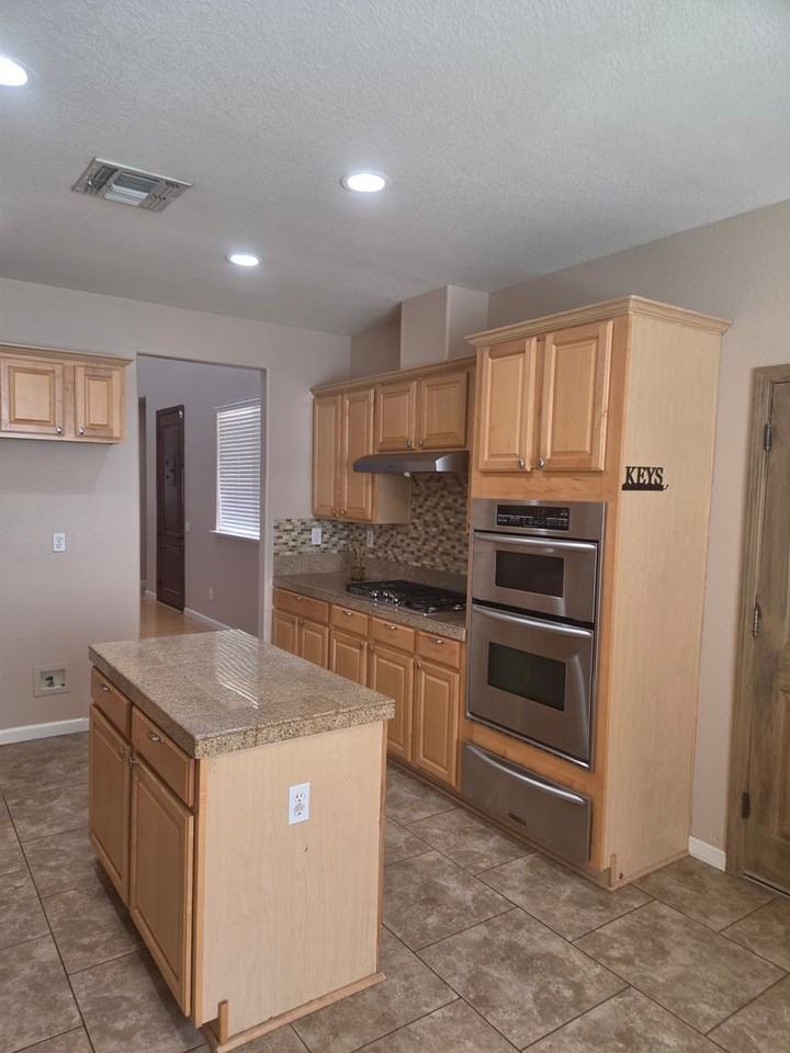 9561 Spring River Way - Photo 7 of 23