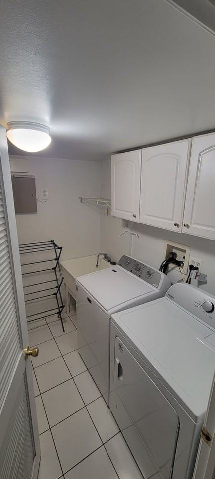 1225 Norwalk Rd - Photo 3 of 10