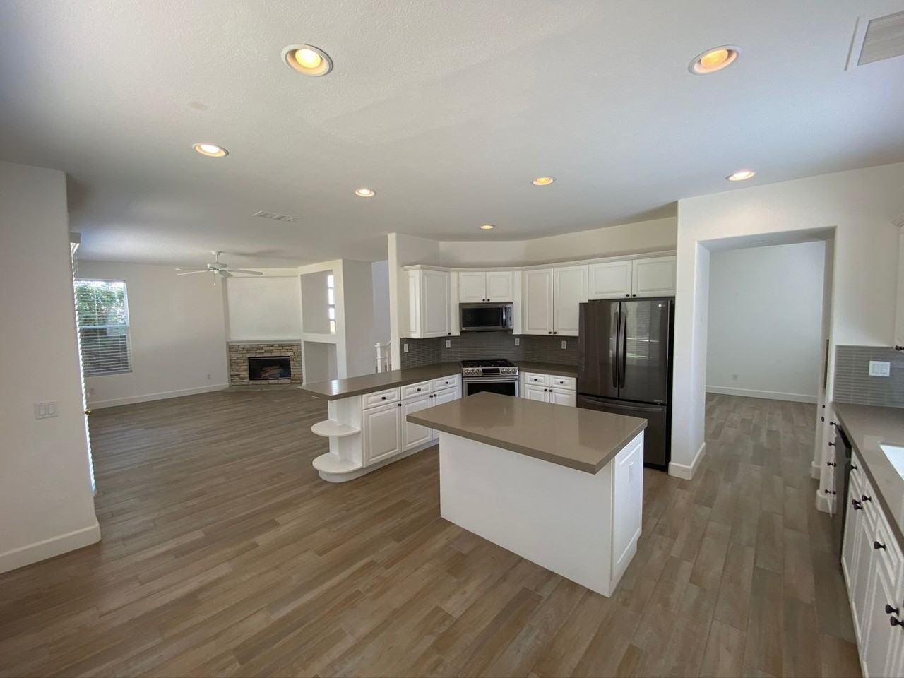 1600 Turquoise Dr - Photo 2 of 14