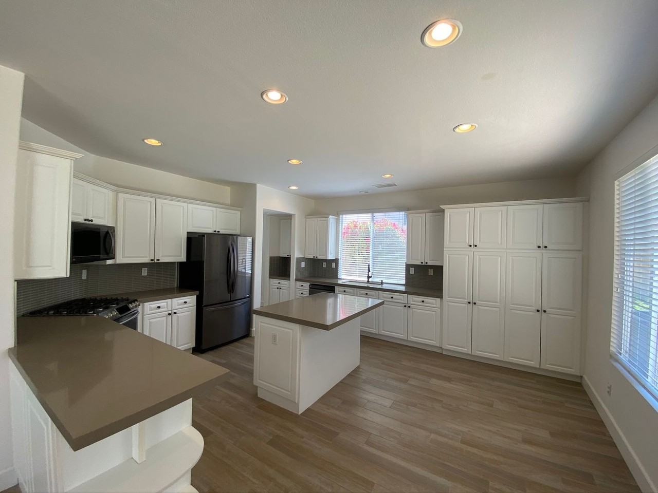 1600 Turquoise Dr - Photo 3 of 14