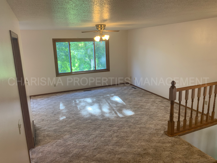 2509 S Groveland Ave - Photo 4 of 33