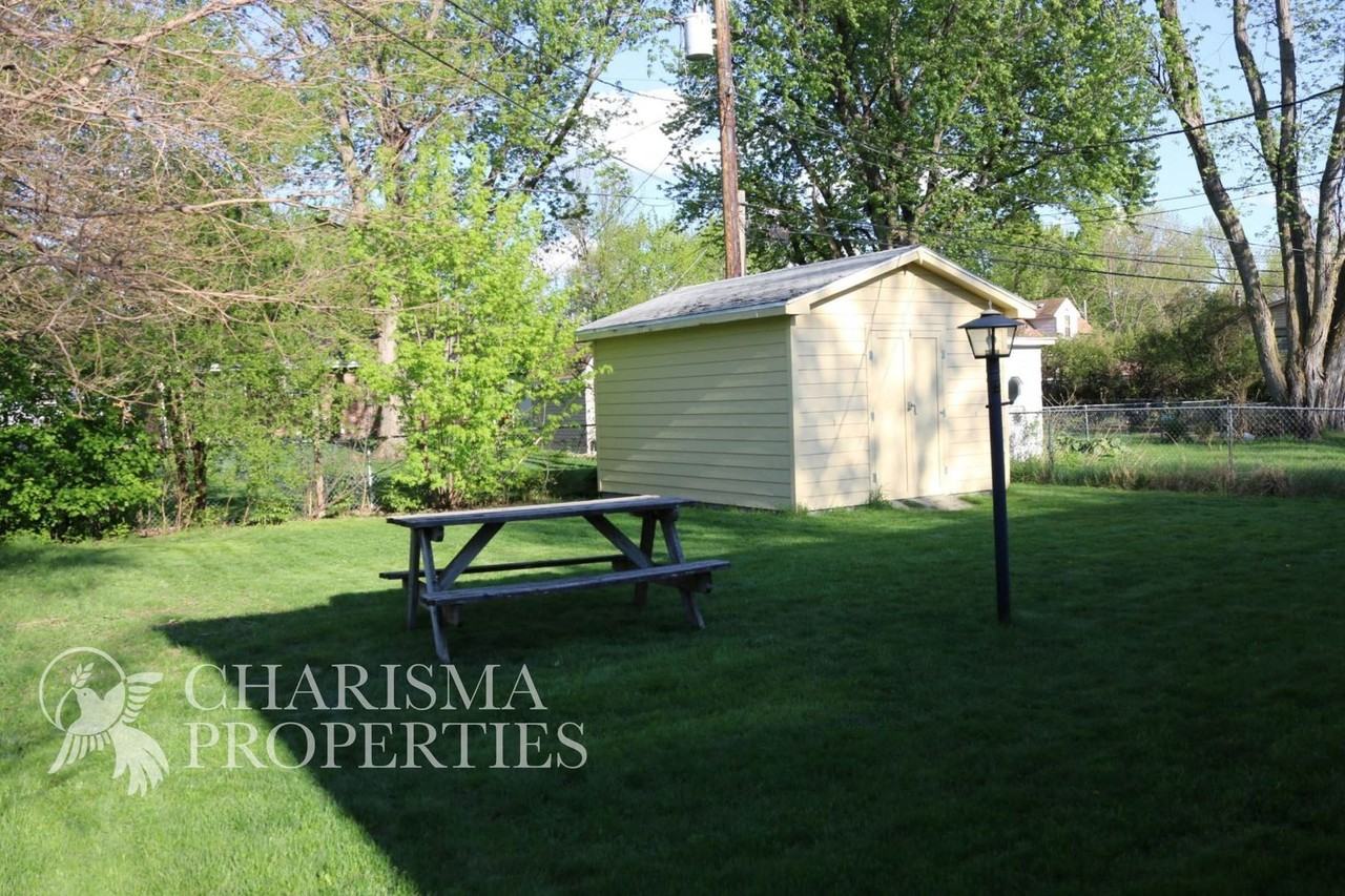 3004 S West Ave - Photo 3 of 27