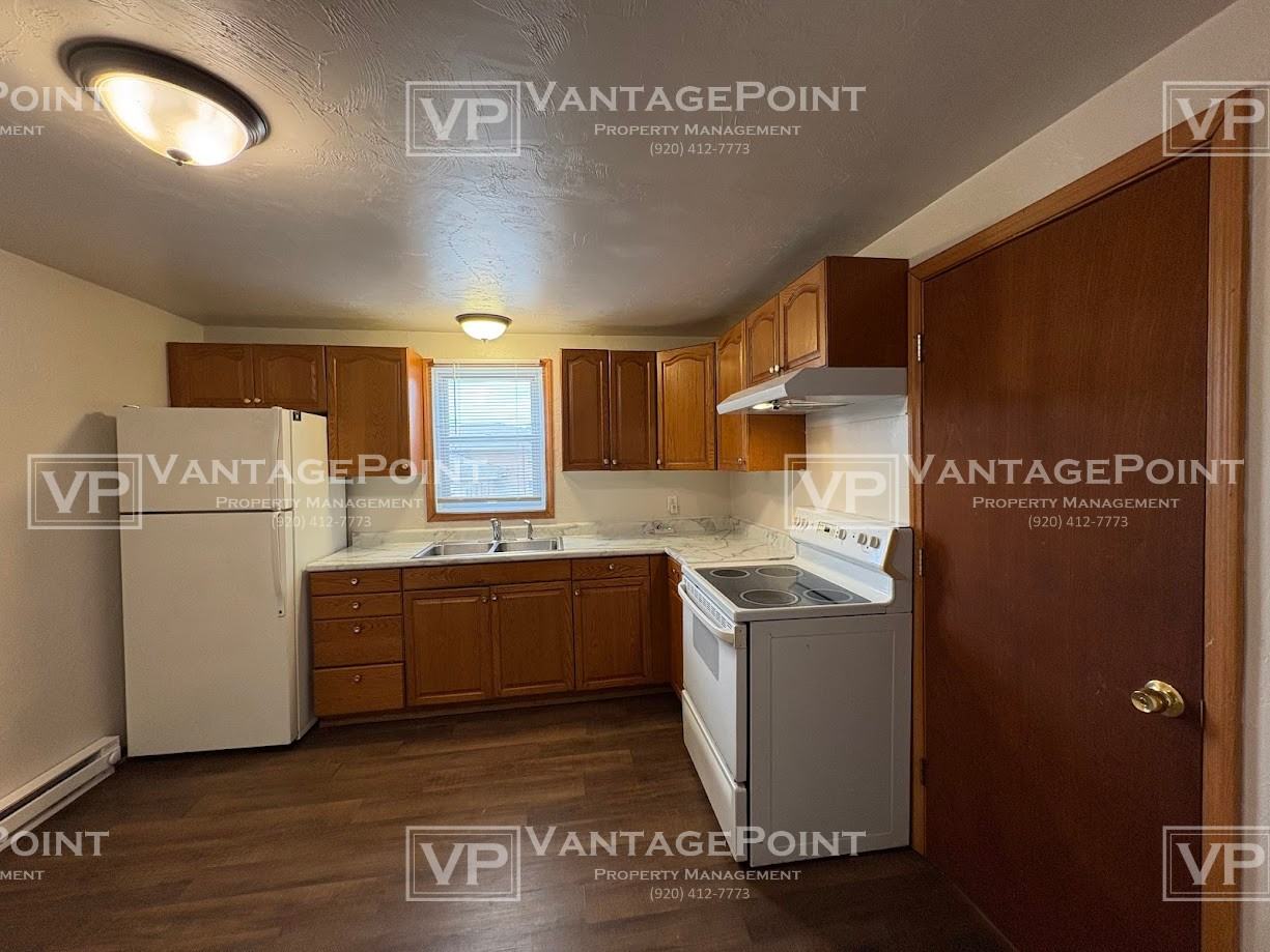 1079 Shawano Ave Uppr - Photo 2 of 17