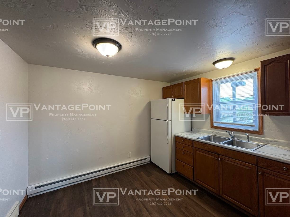 1079 Shawano Ave Uppr - Photo 5 of 17