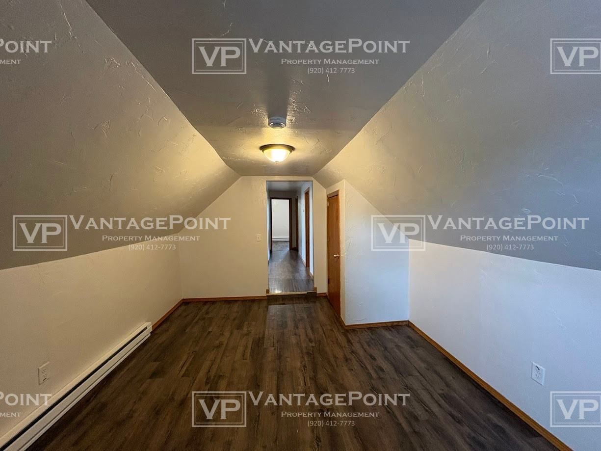 1079 Shawano Ave Uppr - Photo 7 of 17