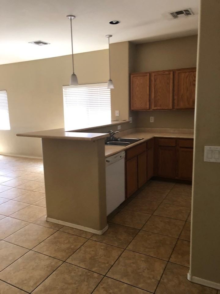 44290 W Neely Dr - Photo 4 of 11