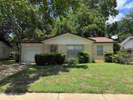 featured image of 409 E Lilly Ln