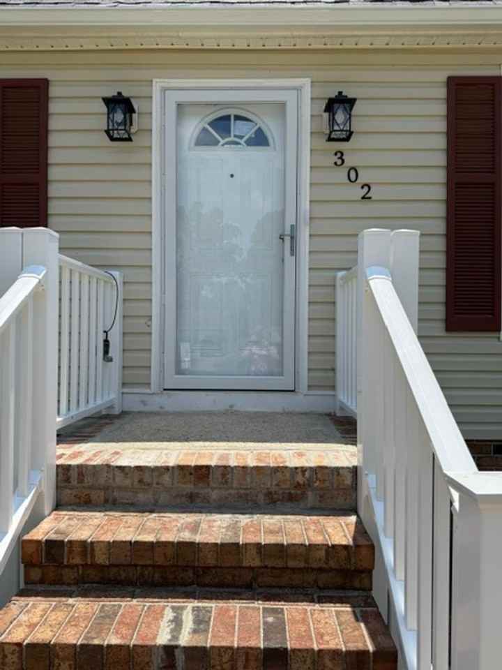 302 Cottonwood Ln - Photo 3 of 25