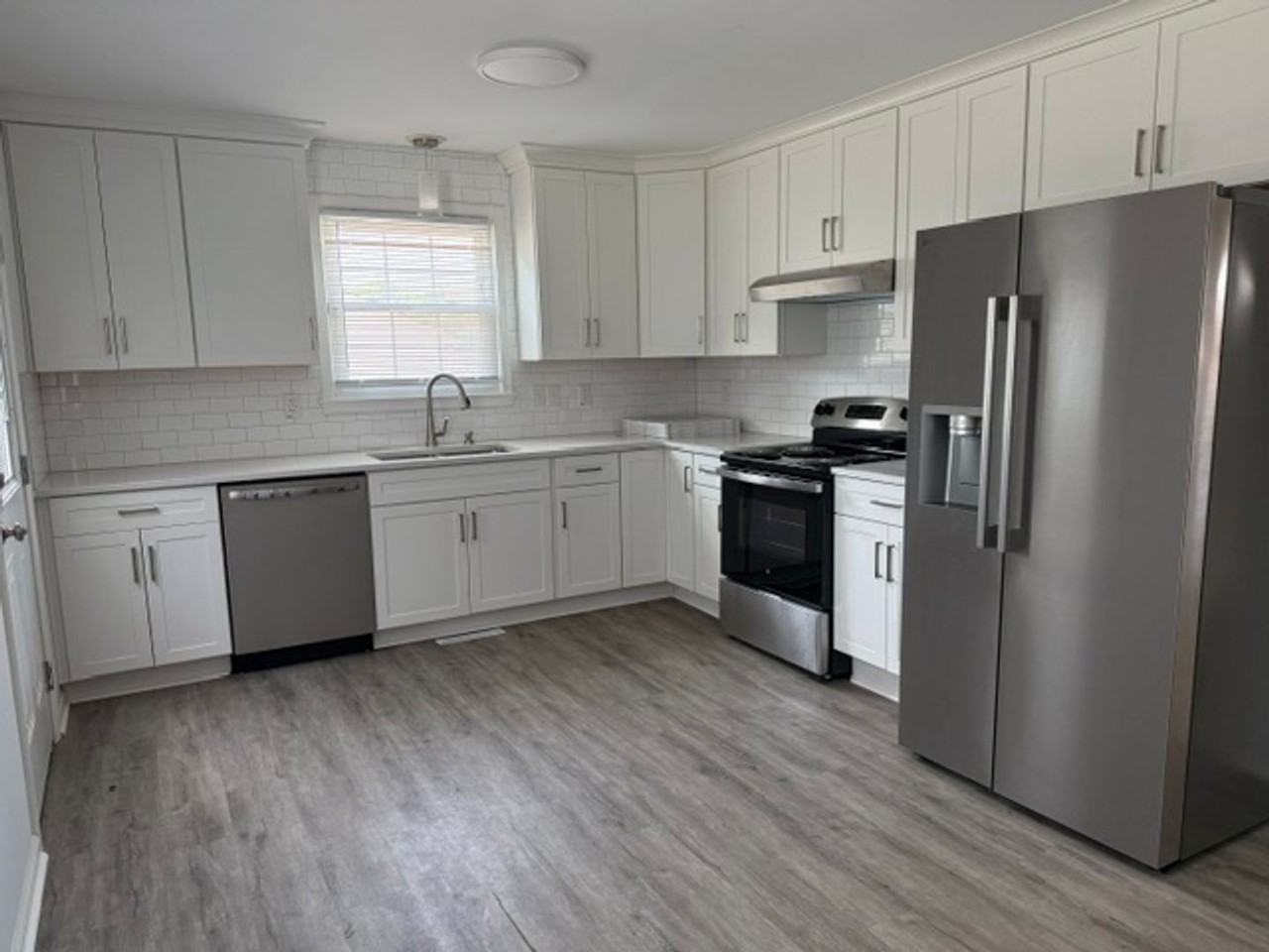 302 Cottonwood Ln - Photo 7 of 25