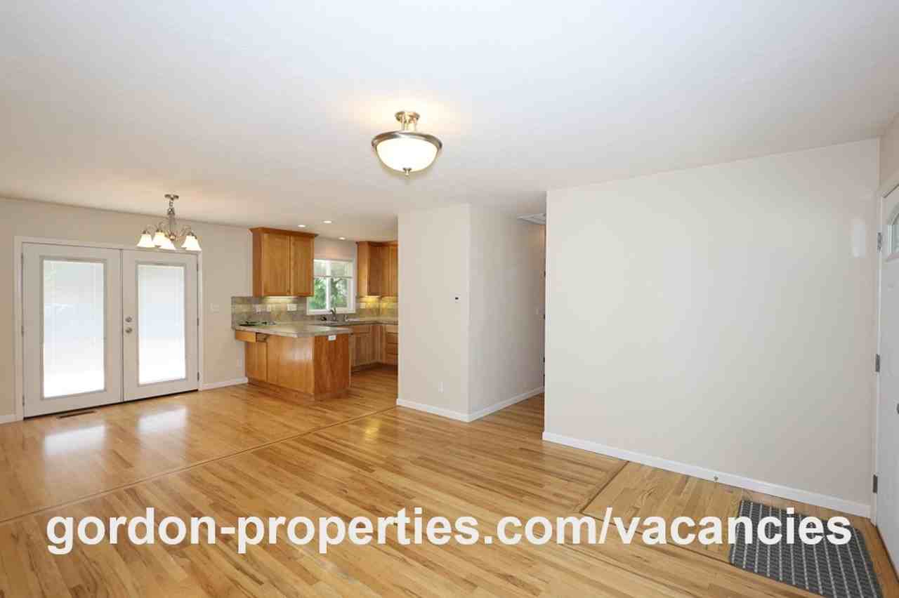 10851 Se Garrett Dr - Photo 5 of 33