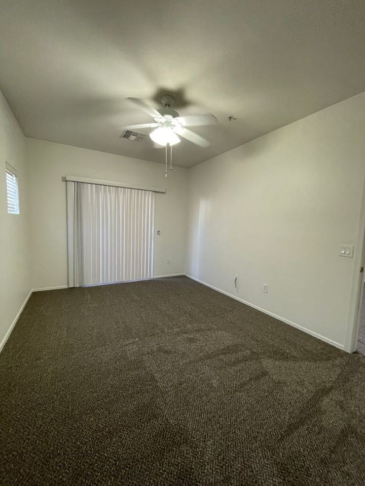 15635 N 29th St - Photo 3 of 25