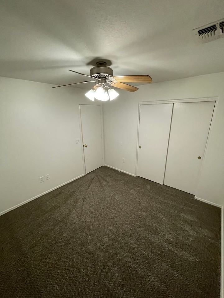 15635 N 29th St - Photo 4 of 25