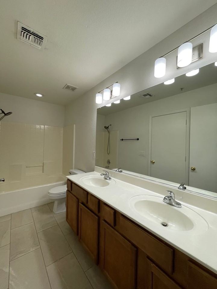 15635 N 29th St - Photo 6 of 25
