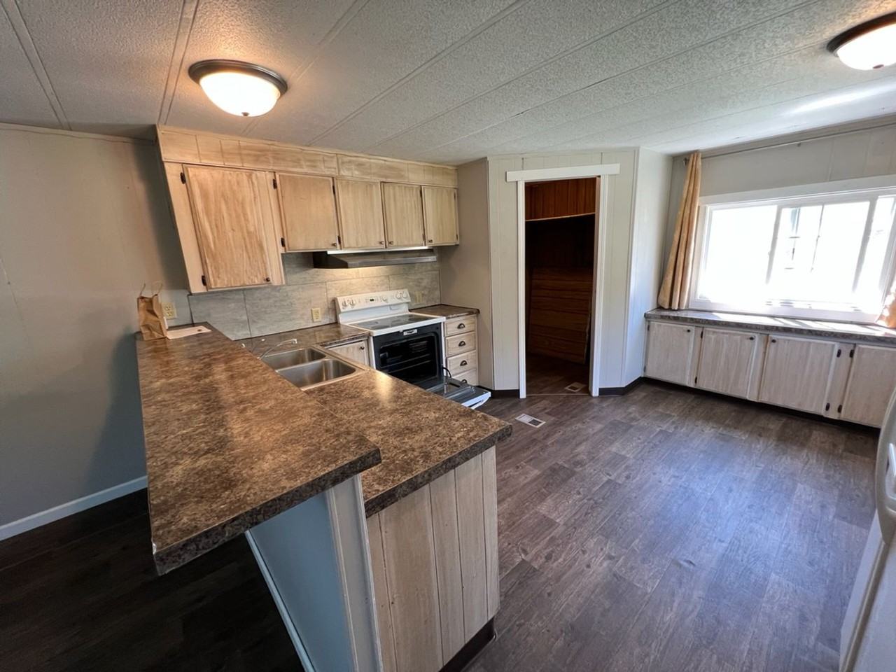 6 Reeves Rd - Photo 7 of 44