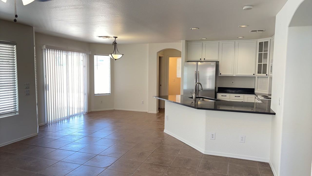 15447 W Evans Dr - Photo 3 of 24