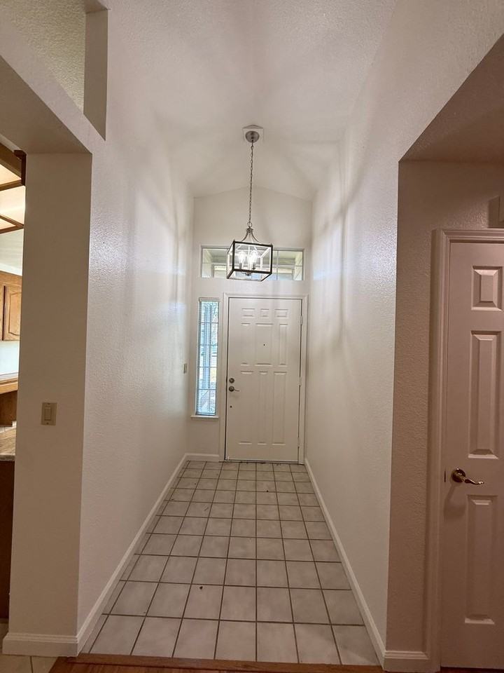 749 Oak Brook Dr - Photo 2 of 18