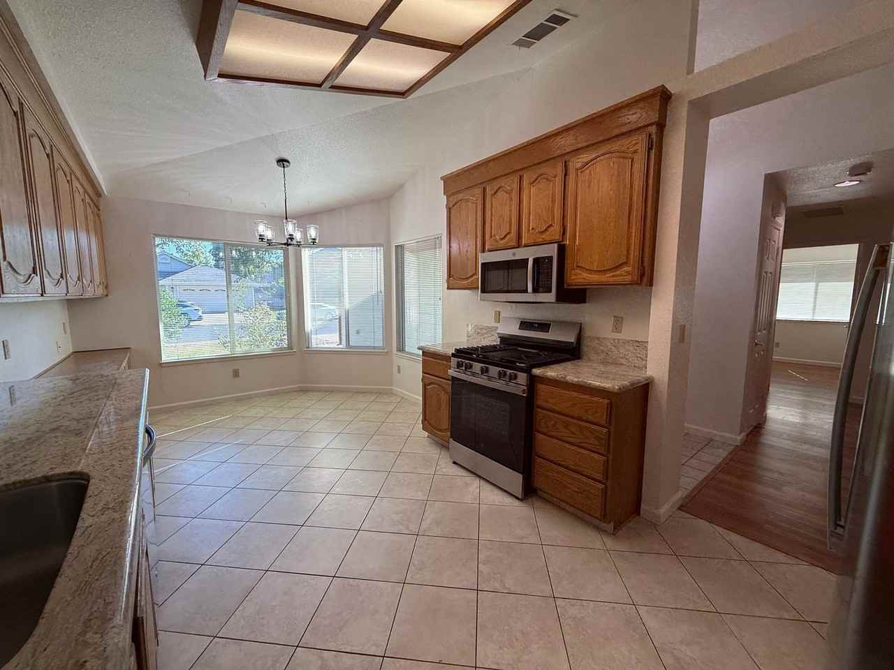 749 Oak Brook Dr - Photo 5 of 18