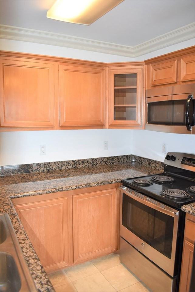 1450 Iris Ave #4 - Photo 4 of 18