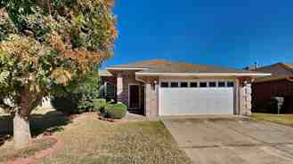 21886 Pioneer Cir - Photo 1 of 1