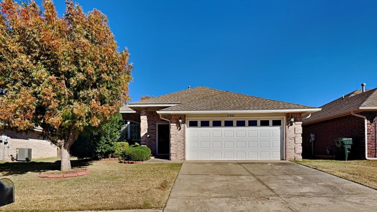 21886 Pioneer Cir - Photo 2 of 21