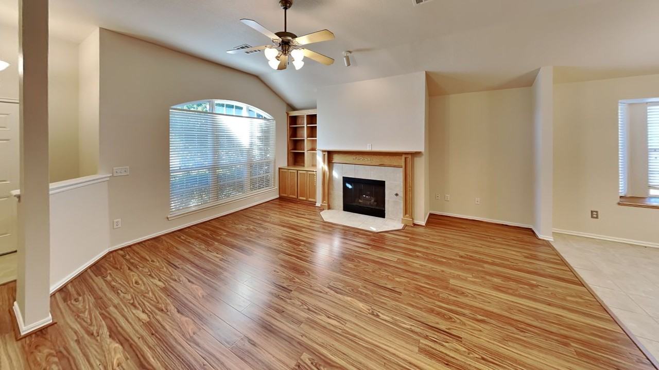 21886 Pioneer Cir - Photo 4 of 21