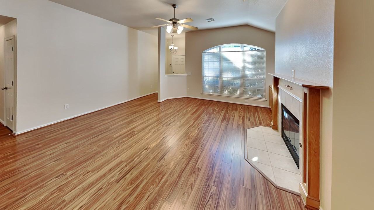 21886 Pioneer Cir - Photo 5 of 21
