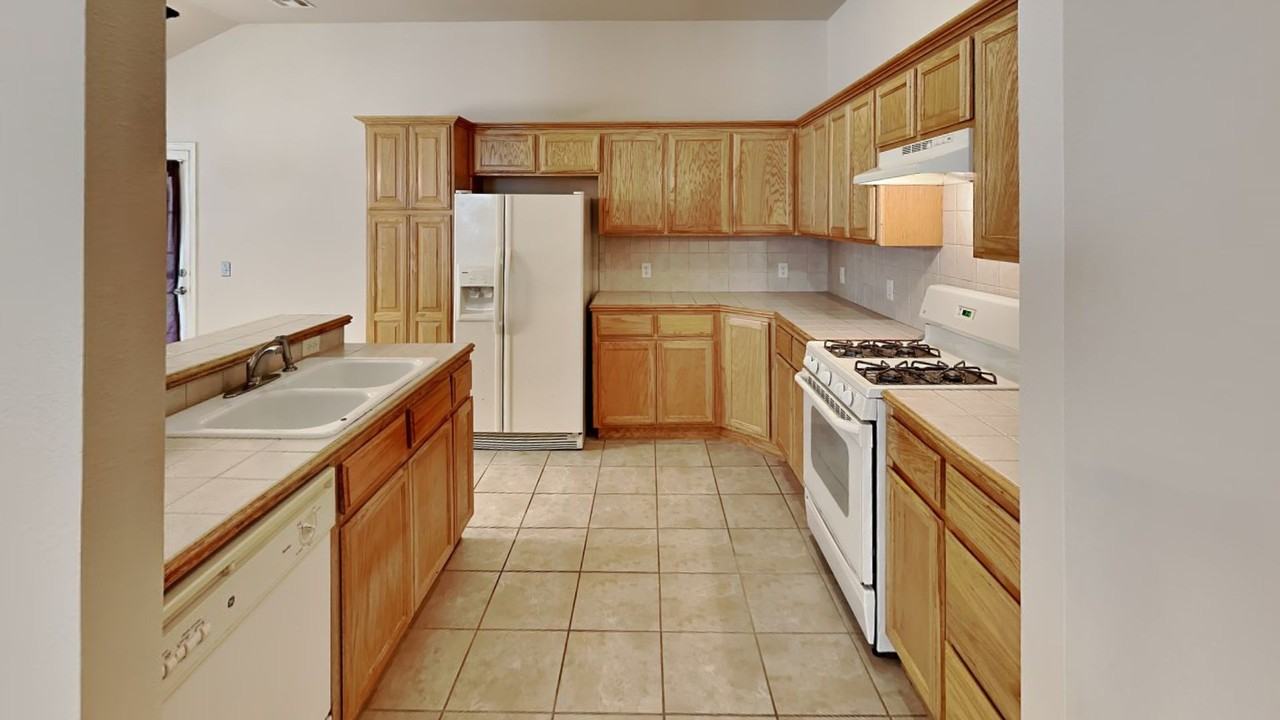21886 Pioneer Cir - Photo 6 of 21