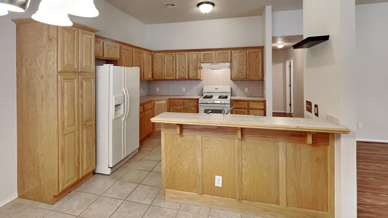 21886 Pioneer Cir - Photo 7 of 21