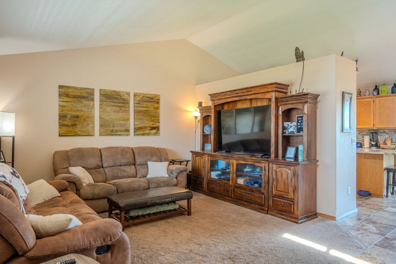 3925 N Graphite Ct - Photo 4 of 42
