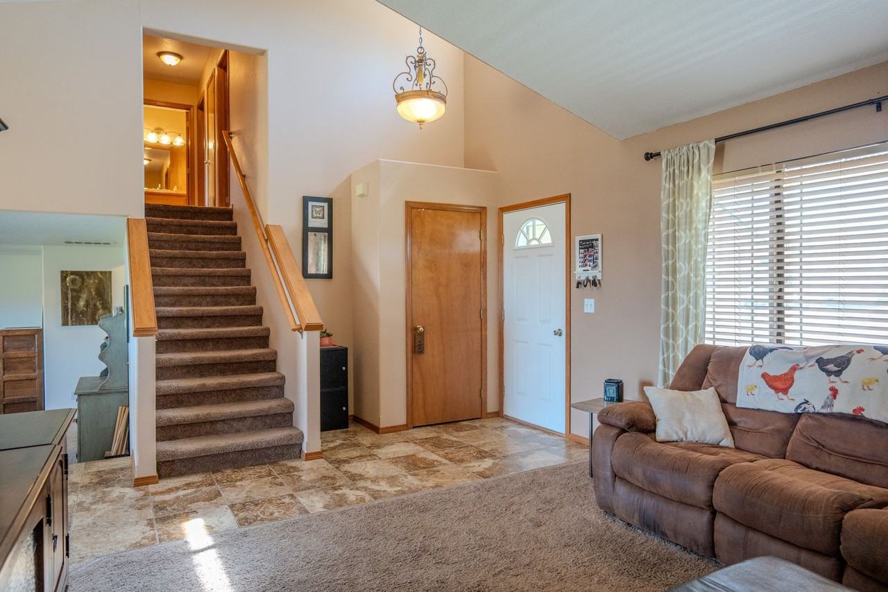 3925 N Graphite Ct - Photo 6 of 42