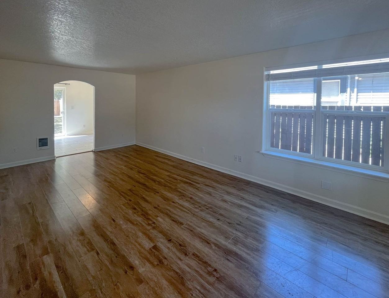 6431 Se 83rd Ave - Photo 4 of 33