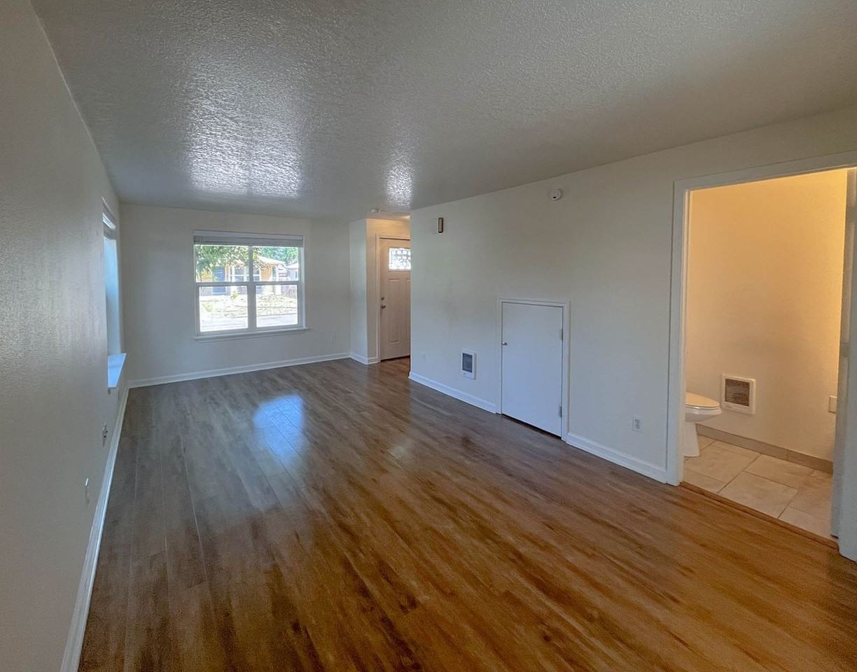 6431 Se 83rd Ave - Photo 5 of 33
