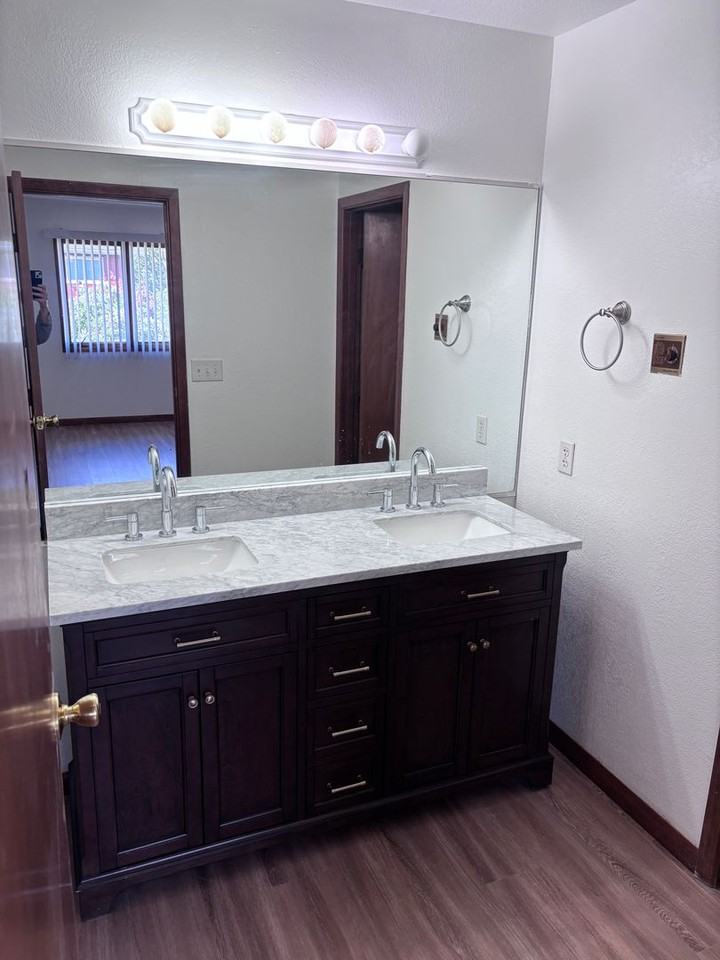 2701 Kingsbridge Cir - Photo 4 of 17