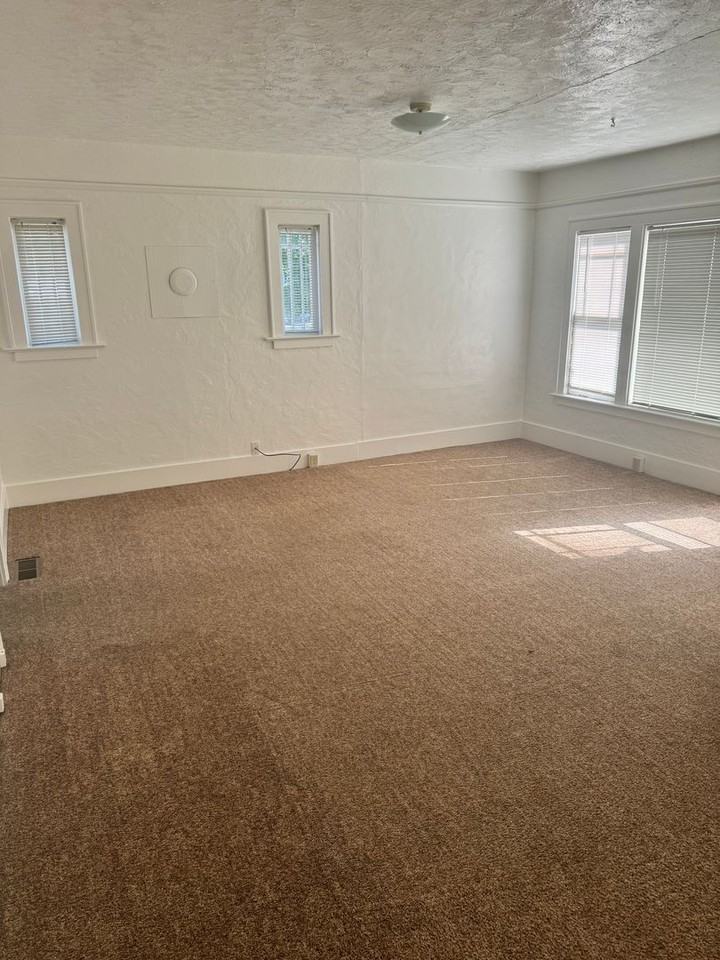 336 Nw 11th St - Photo 2 of 8