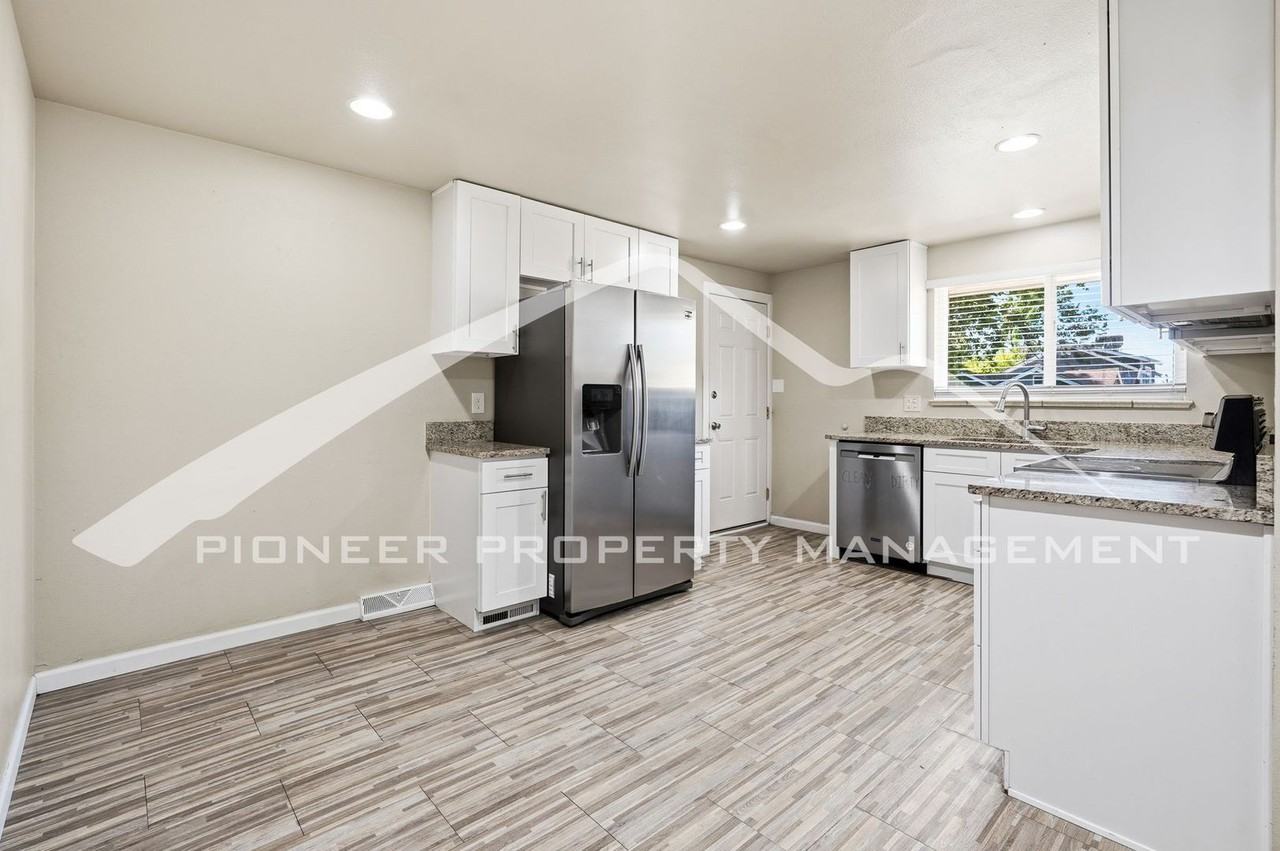 9704 W 17th Ave - Photo 5 of 25