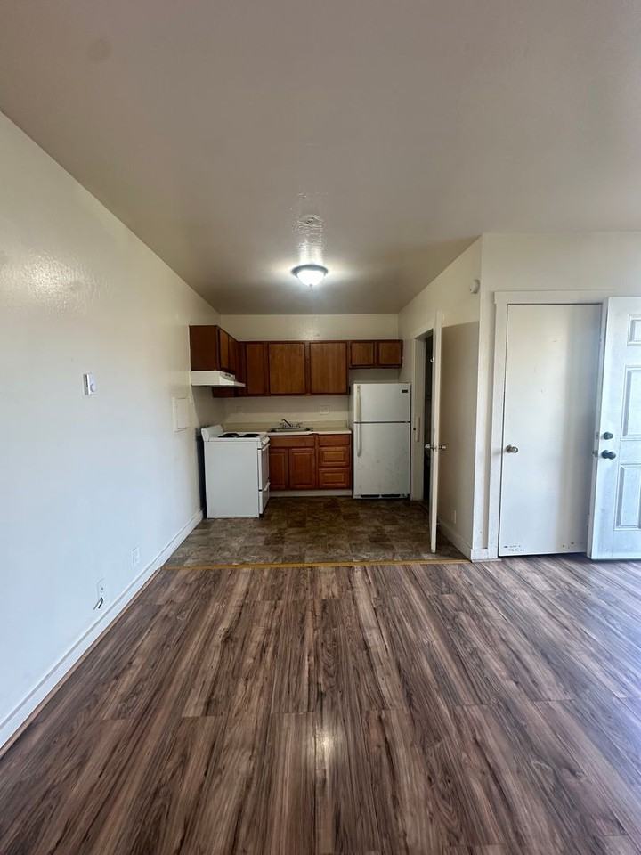 255 15th St - Photo 2 of 4